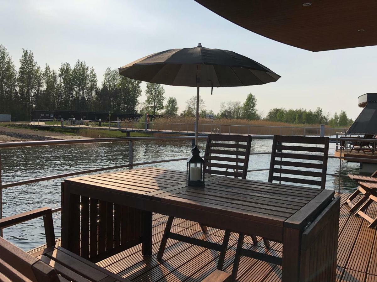 Hotel Hausboot Harmonie à Bitterfeld-Wolfen Extérieur photo