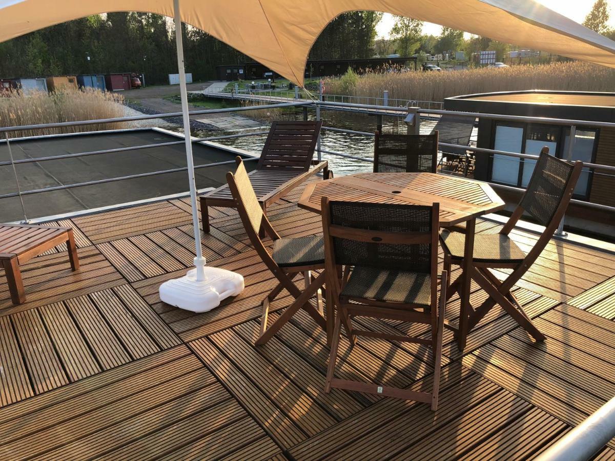 Hotel Hausboot Harmonie à Bitterfeld-Wolfen Extérieur photo