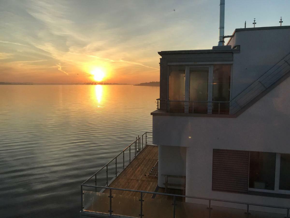 Hotel Hausboot Harmonie à Bitterfeld-Wolfen Extérieur photo